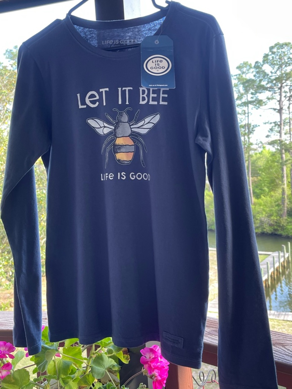 Life is Good Long Sleeve Navy “Let it Bee”🐝 
Tee Size Small NWT